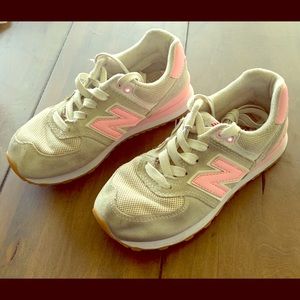 Pink and grey New Balance Sneakers/ Tennis shoes